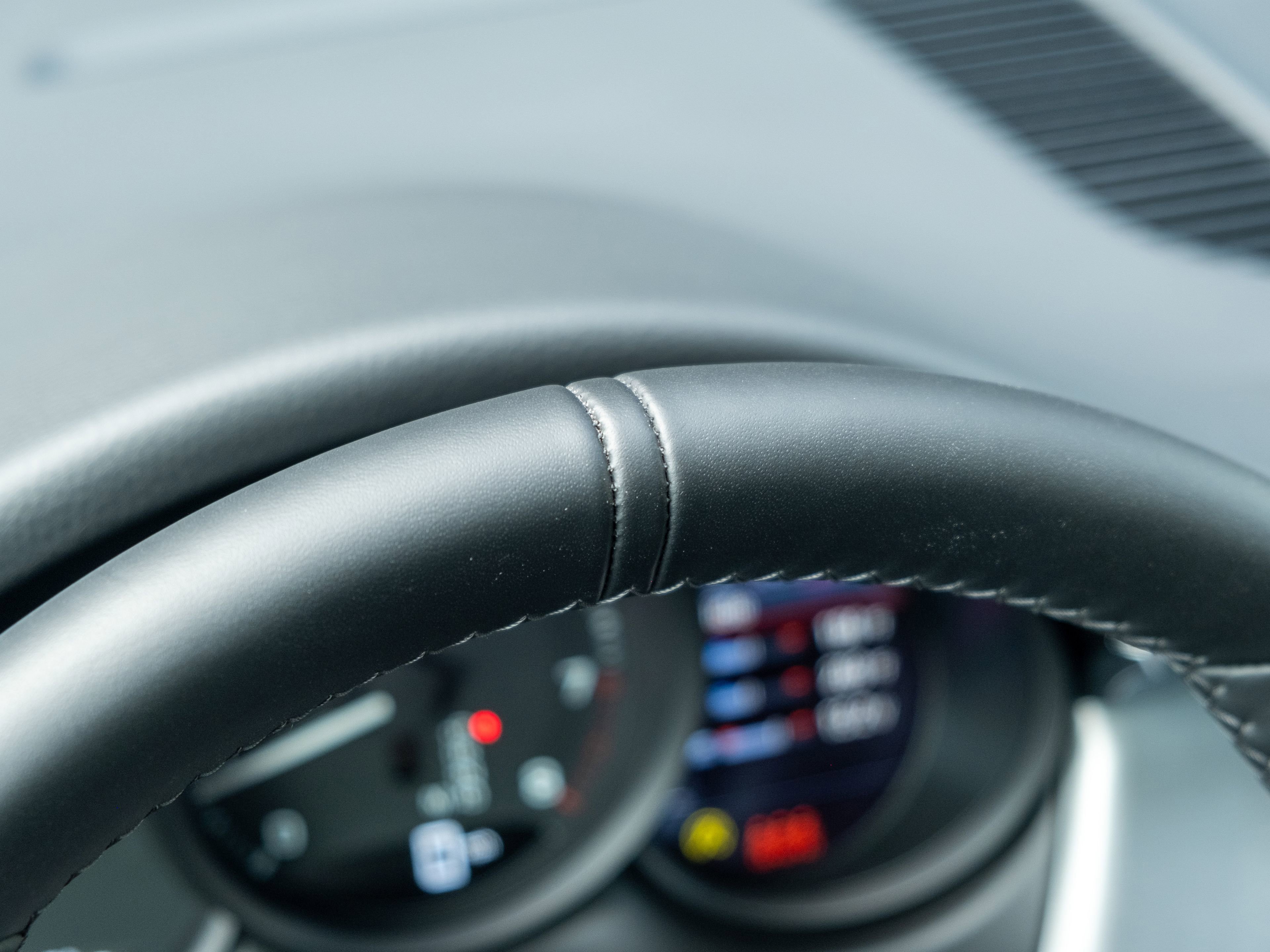 Certified 2026 Porsche Macan AWD/4WD image 32