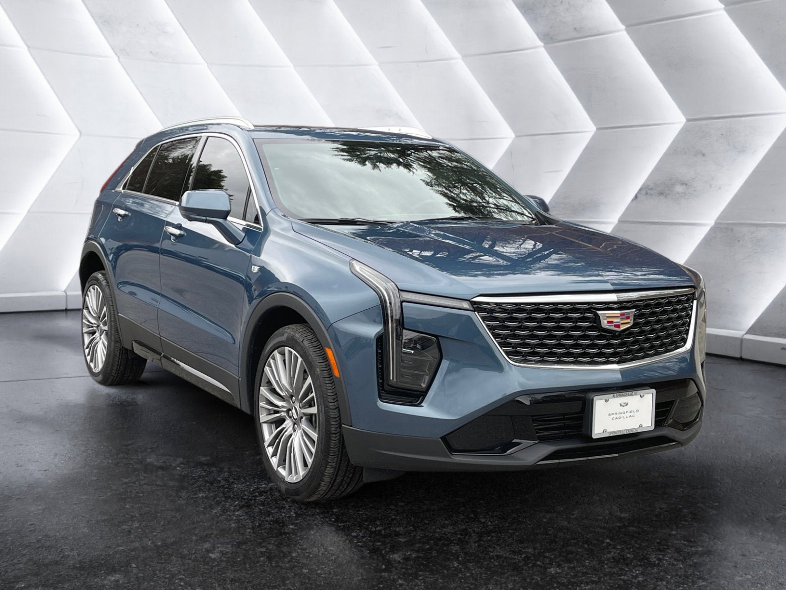 Used 2025 Cadillac XT4 Premium Luxury w/ Cold Weather Package AWD/4WD image 8
