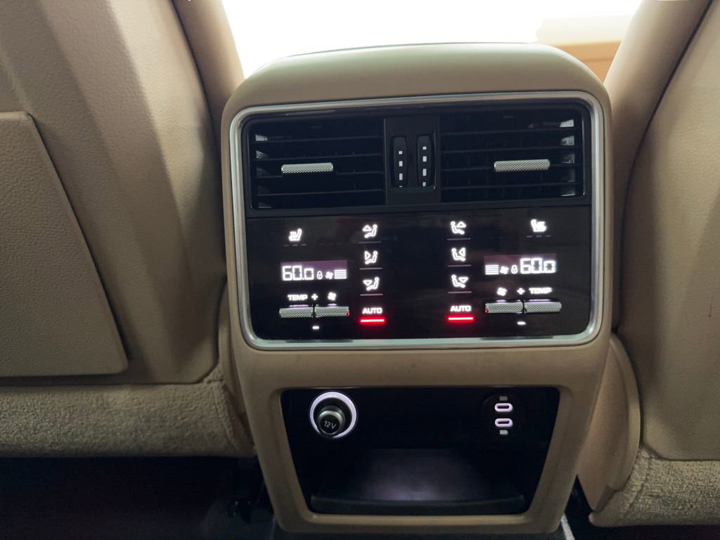 Used 2023 Porsche Cayenne Platinum Edition image 27
