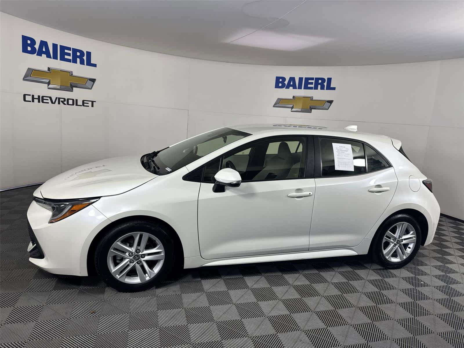 Used 2019 Toyota Corolla SE FWD image 2