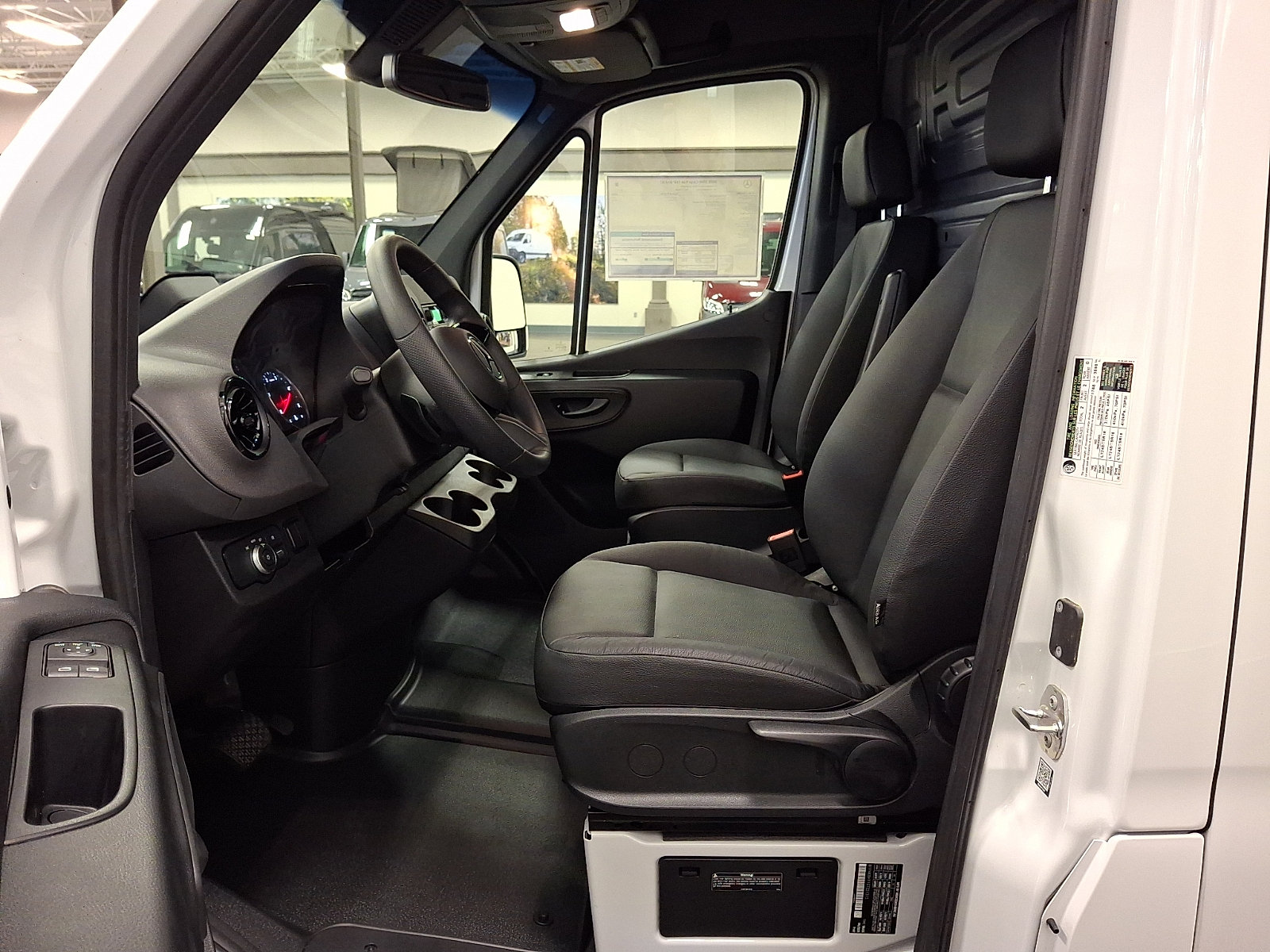 Used 2025 Mercedes-Benz Sprinter 2500 image 11