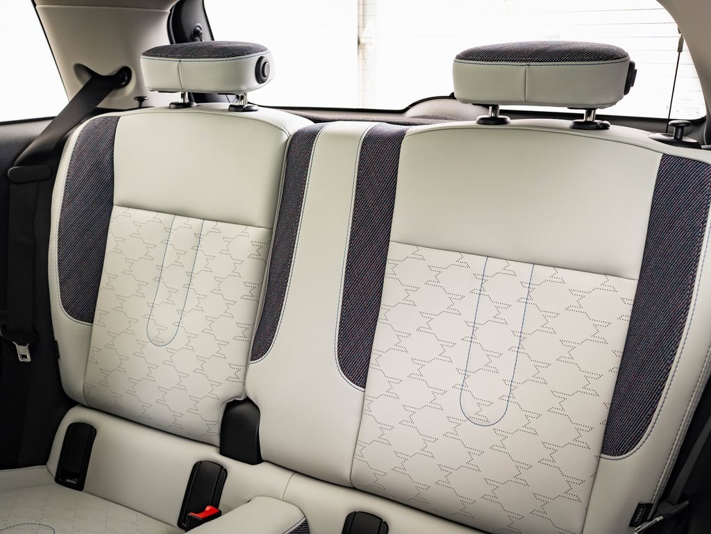 Certified 2025 MINI Cooper S image 33