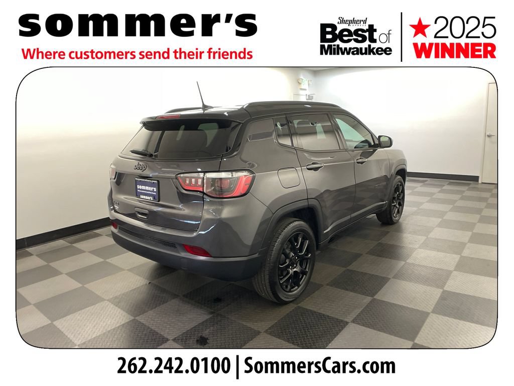 Used 2024 Jeep Compass Latitude w/ Convenience Group AWD/4WD image 5