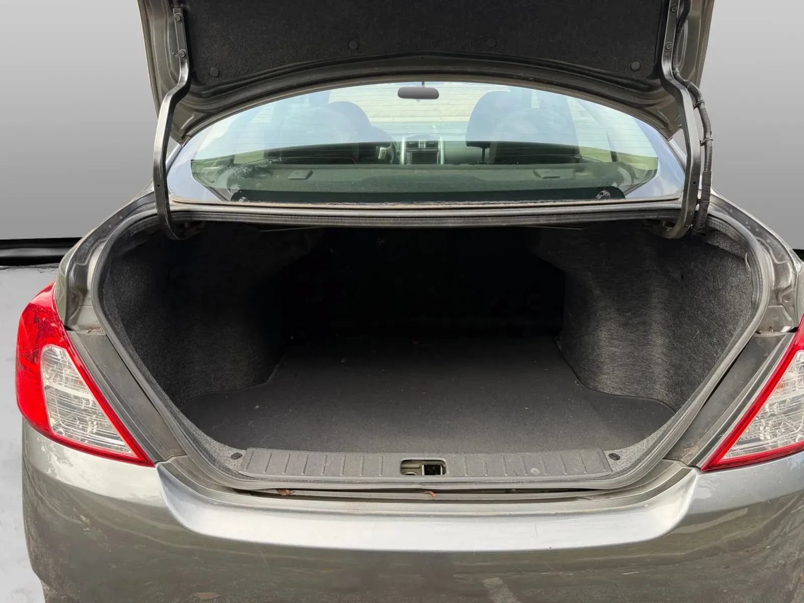 Used 2019 Nissan Versa SV w/ SV Special Edition Package FWD image 19