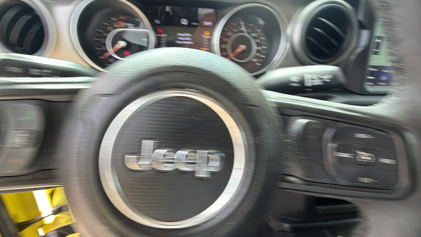 Used 2023 Jeep Gladiator Willys AWD/4WD image 28