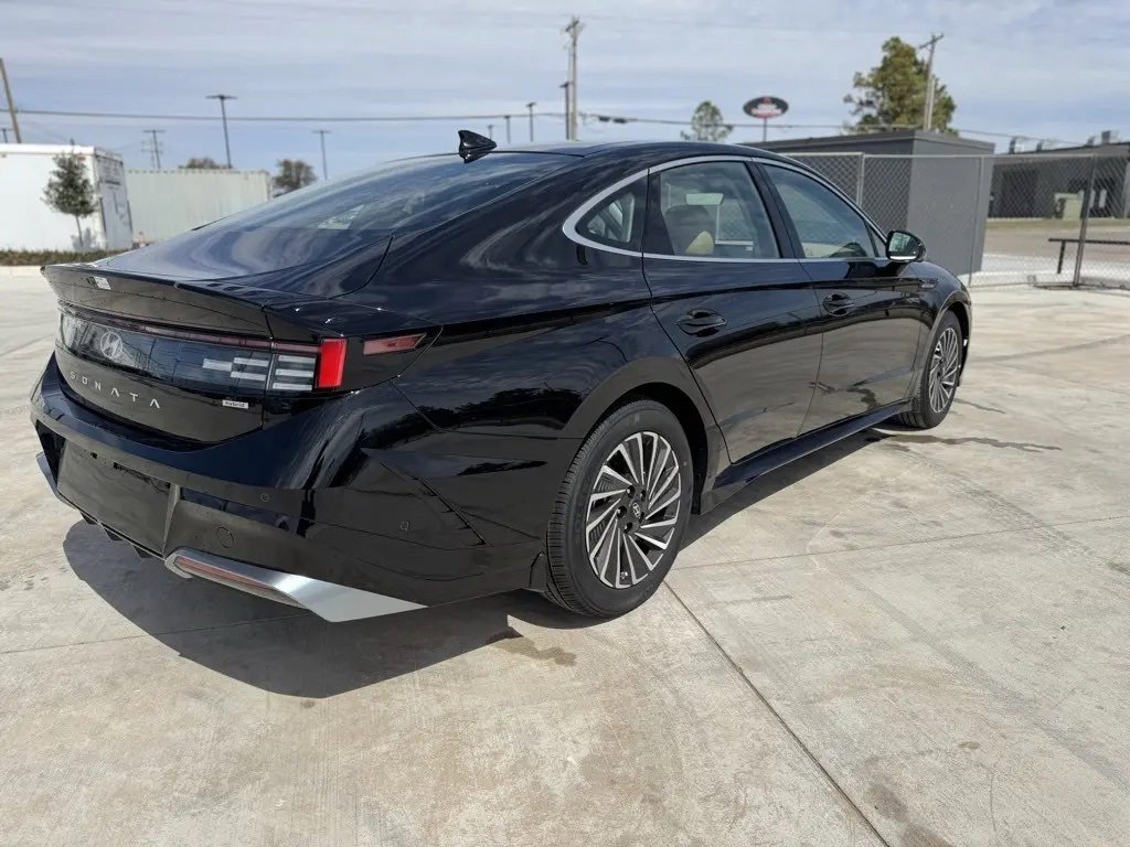 New 2025 Hyundai Sonata Limited image 5