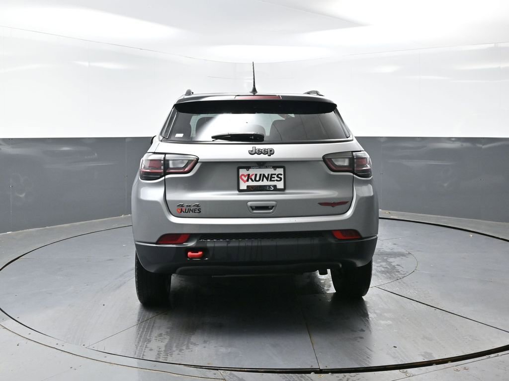 Used 2022 Jeep Compass Trailhawk w/ Trailhawk Elite Group image 13