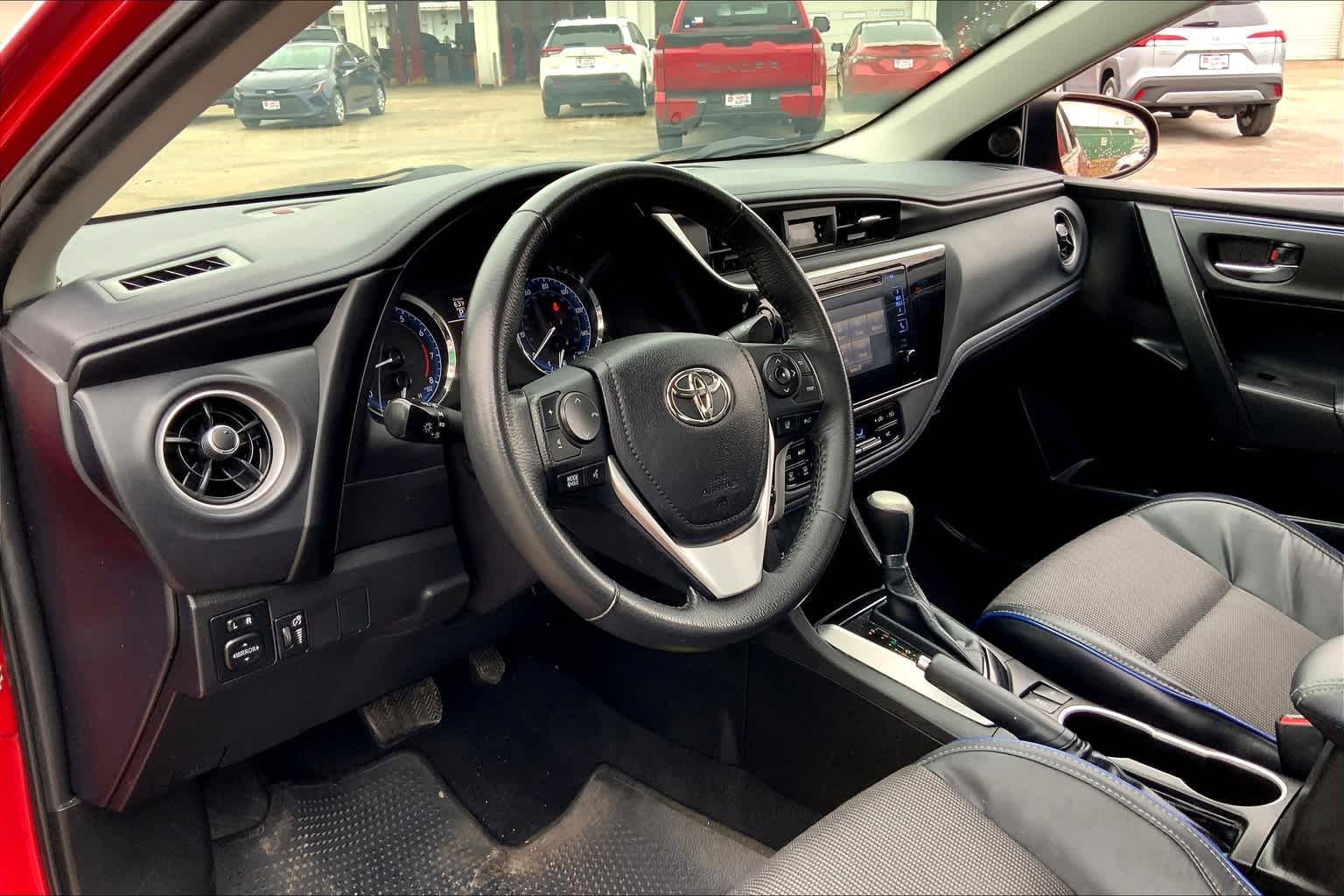 Used 2018 Toyota Corolla SE FWD image 17