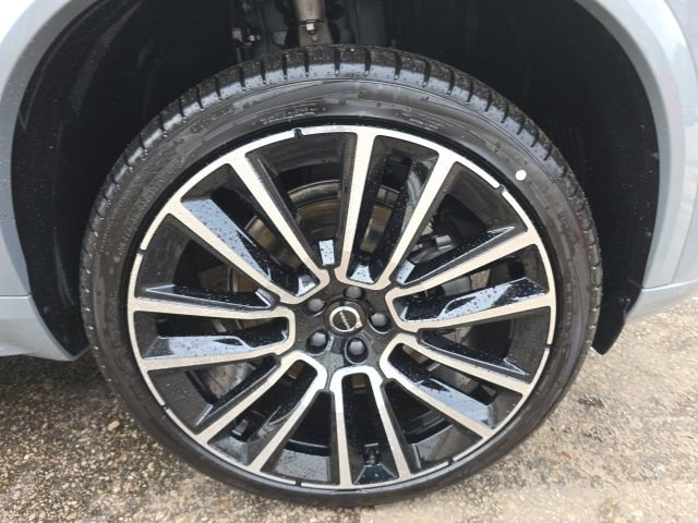 New 2026 Volvo XC90 B6 Plus w/ Protection Package Premier image 9