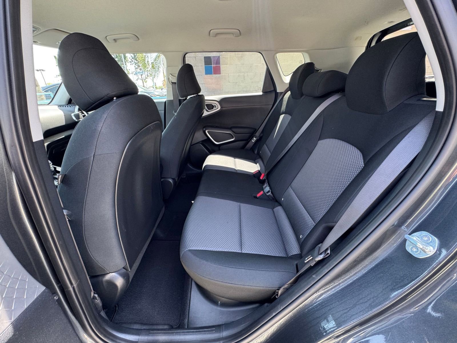 Used 2025 Kia Soul LX w/ LX Technology Package FWD image 23