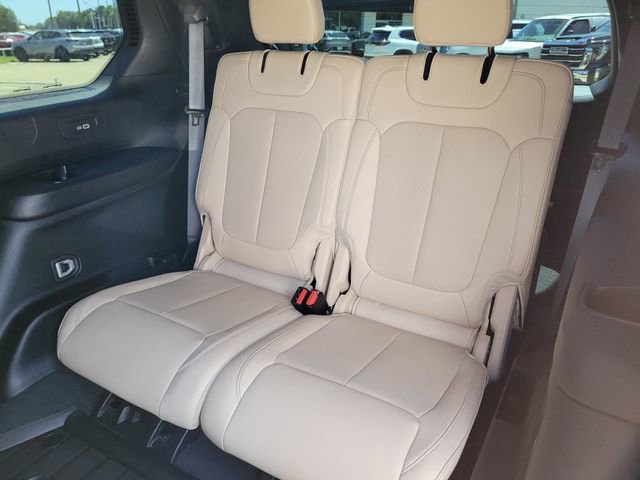 Used 2024 Jeep Grand Cherokee L Limited w/ Luxury Tech Group II AWD/4WD image 39