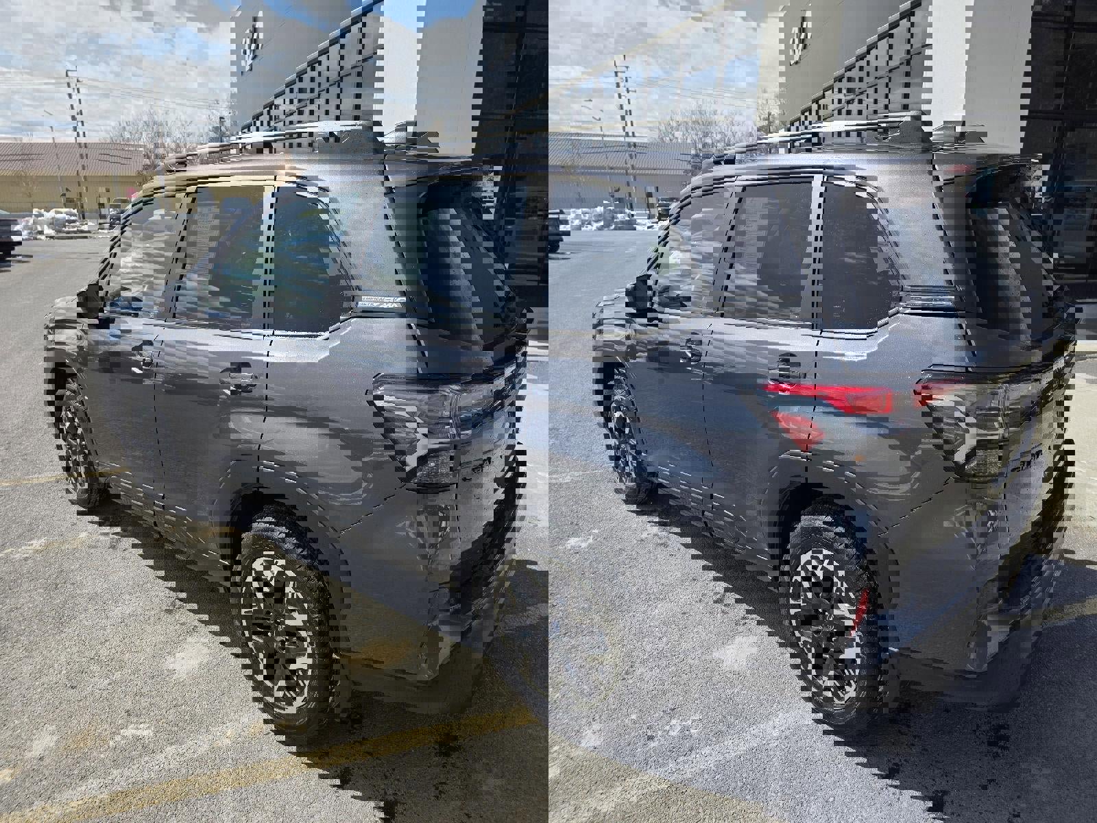 Used 2025 Subaru Forester Premium w/ Convenience Package #1 image 3