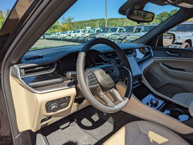 Used 2023 Jeep Grand Cherokee 4WD 4xe w/ Luxury Tech Group II image 7