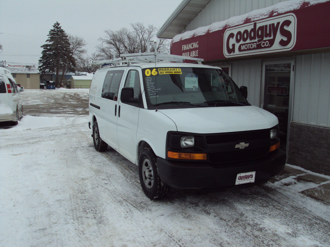 Used 2006 Chevrolet Express 1500 AWD image 2