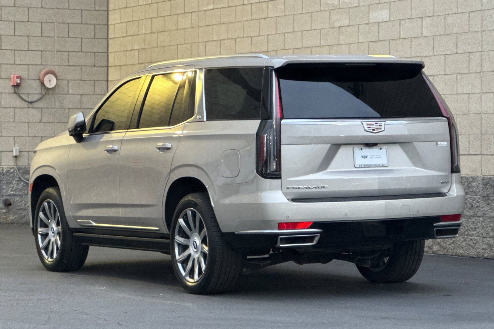 Certified 2024 Cadillac Escalade Premium Luxury Platinum w/ Heavy-Duty Trailer Package image 6