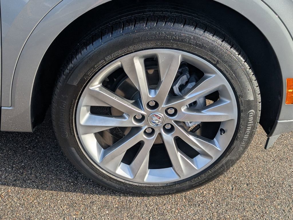 Used 2023 Buick Envision Avenir image 21