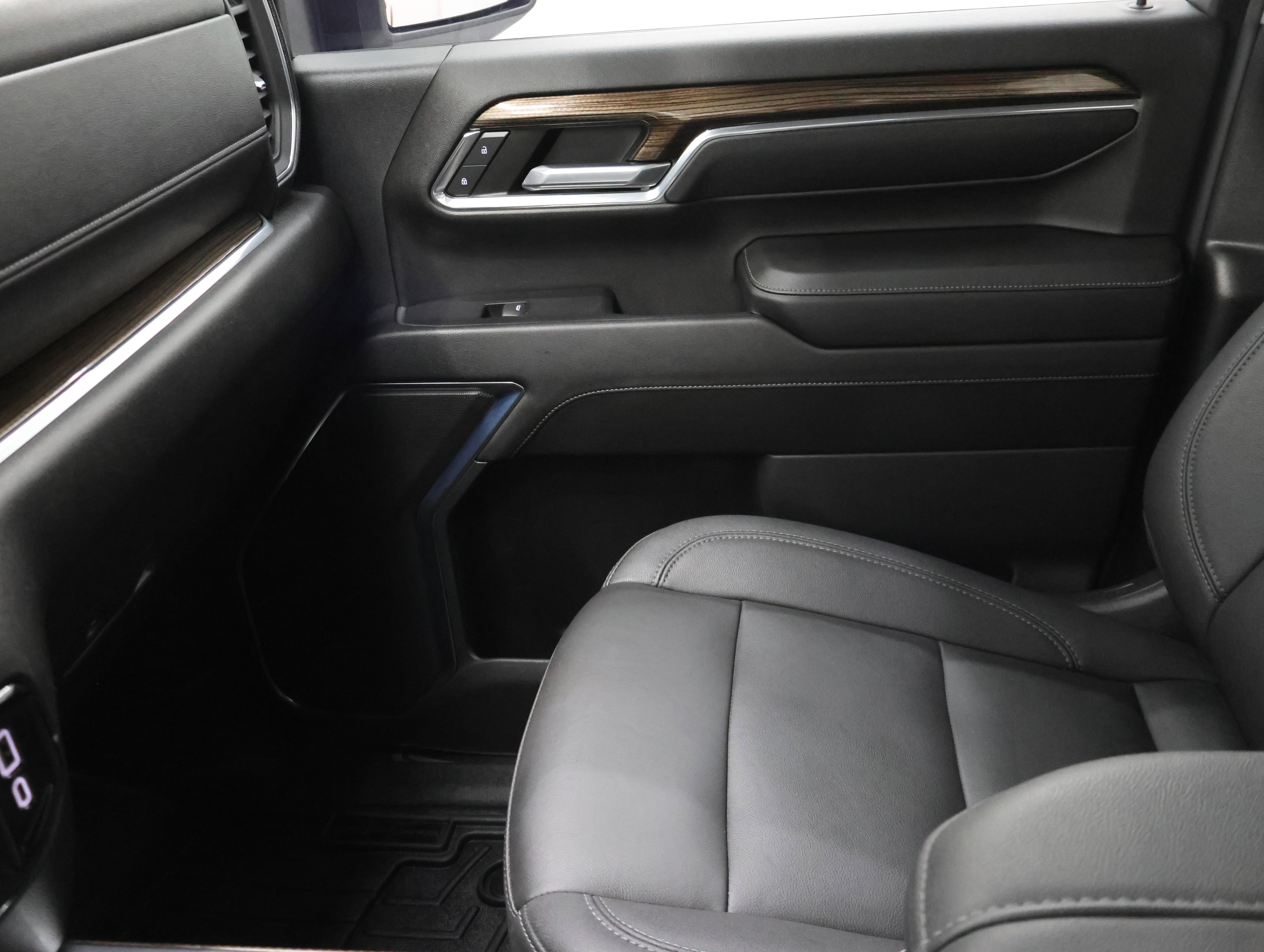 Used 2024 Chevrolet Silverado 3500 LT w/ Z71 Sport Edition image 13