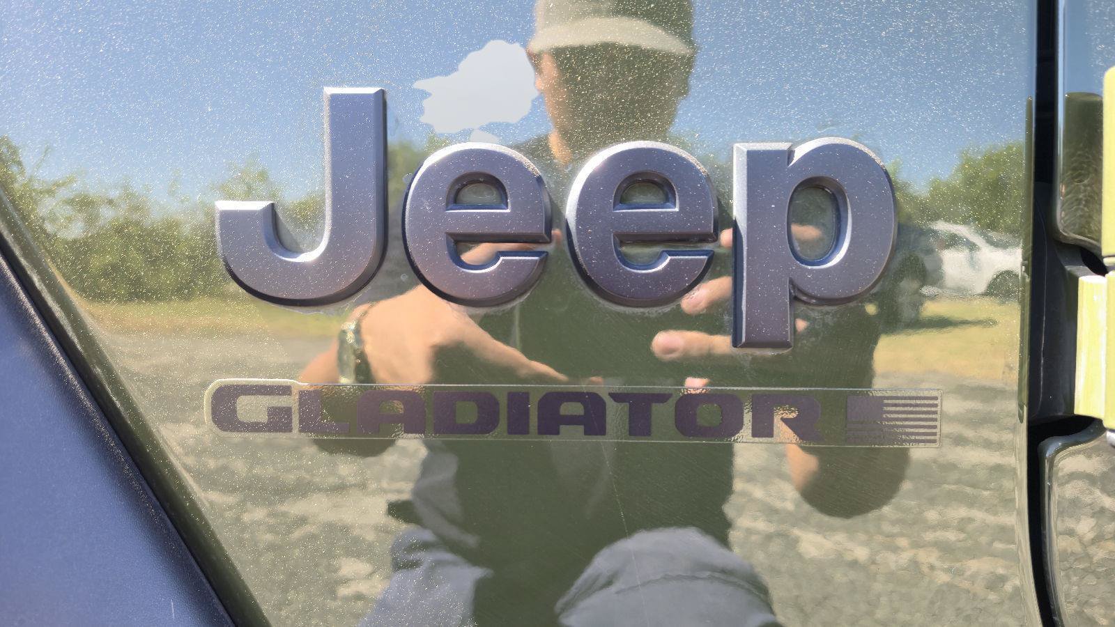 Used 2023 Jeep Gladiator Sport AWD/4WD image 9