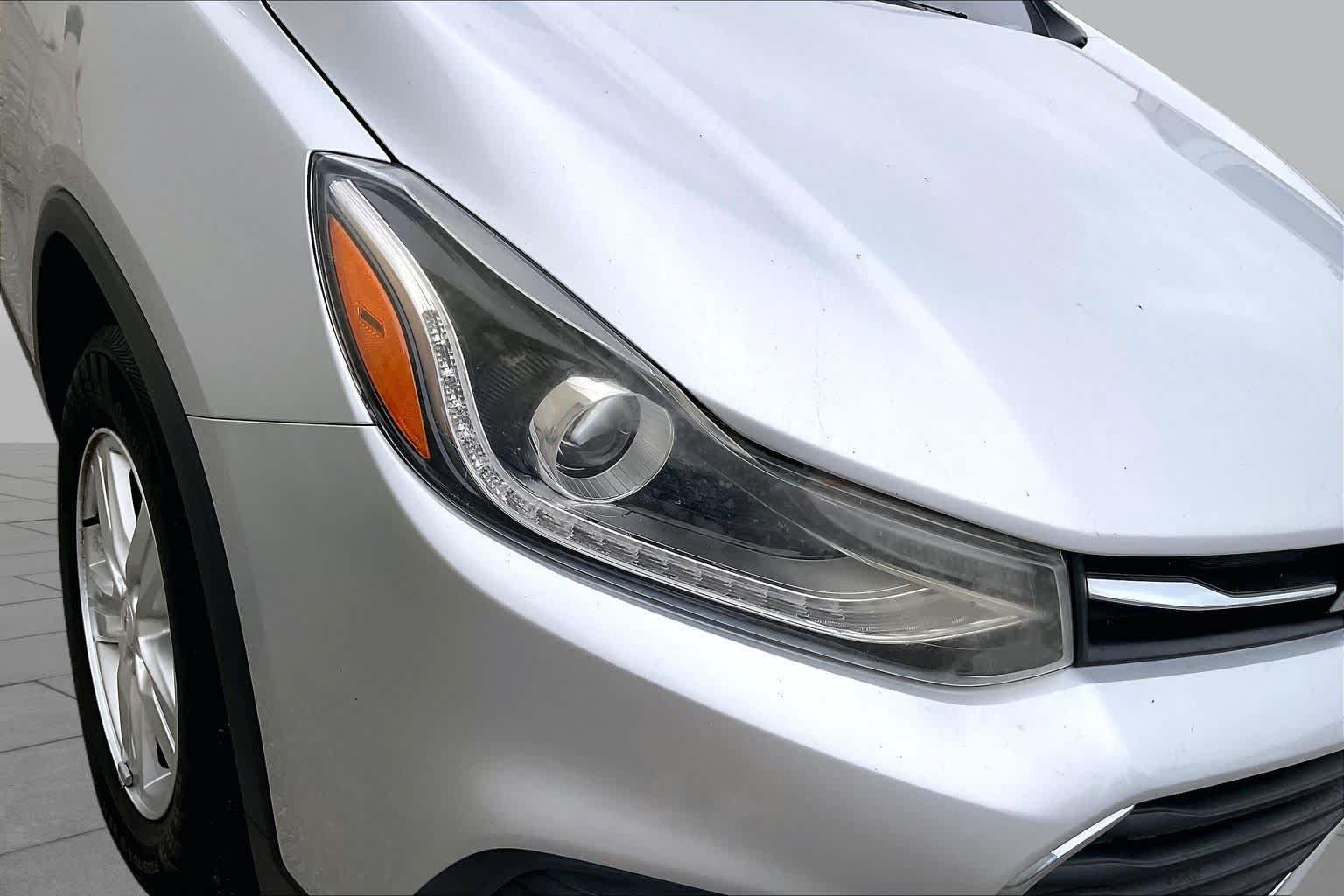 Used 2017 Chevrolet Trax LT w/ LT Convenience Package FWD image 26
