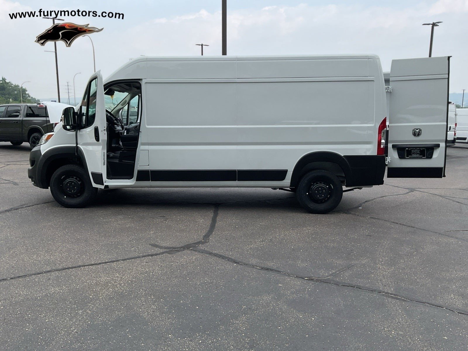 Used 2024 RAM ProMaster 2500 w/ Storage Group image 30