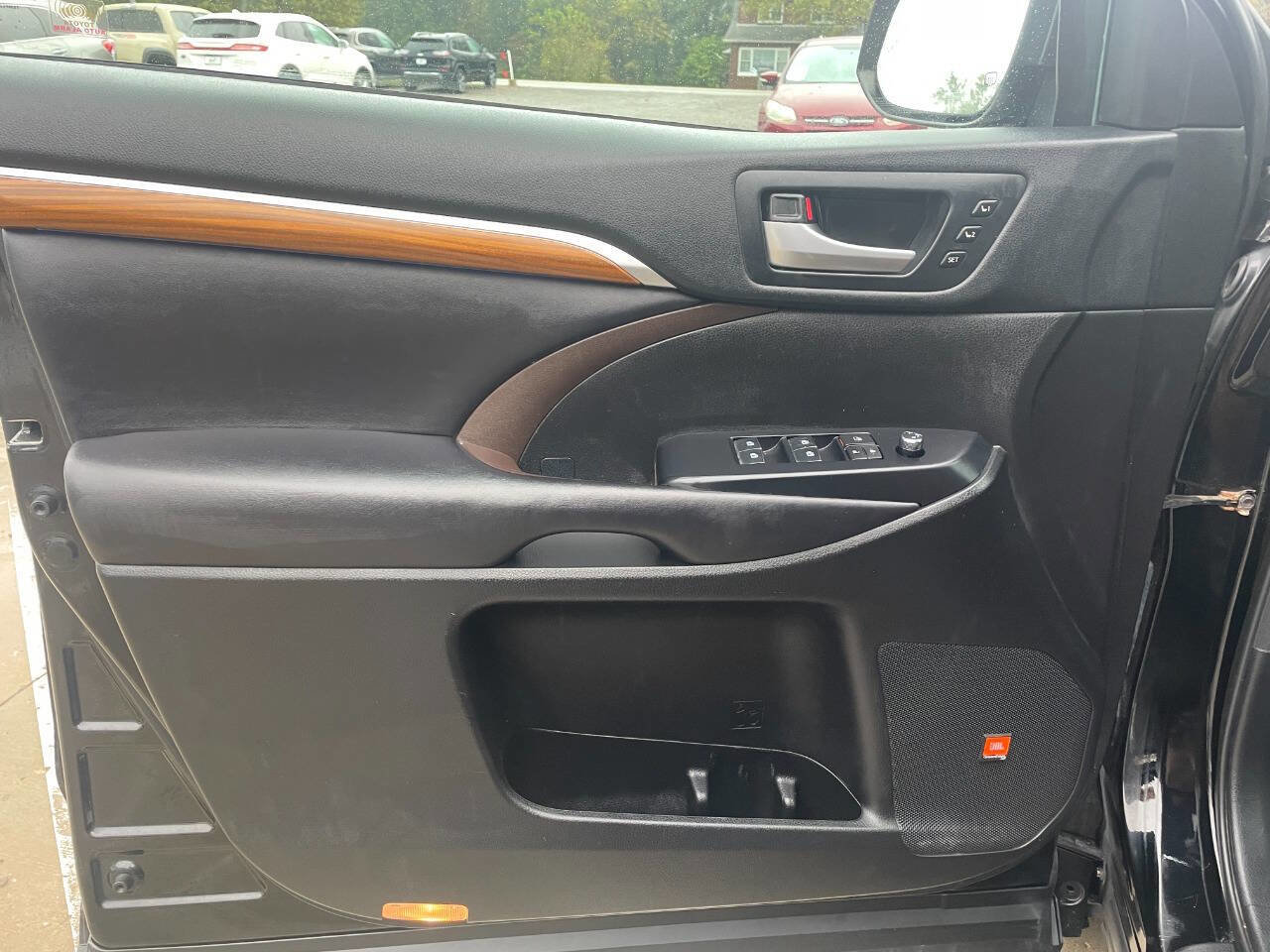 Used 2018 Toyota Highlander Limited image 34