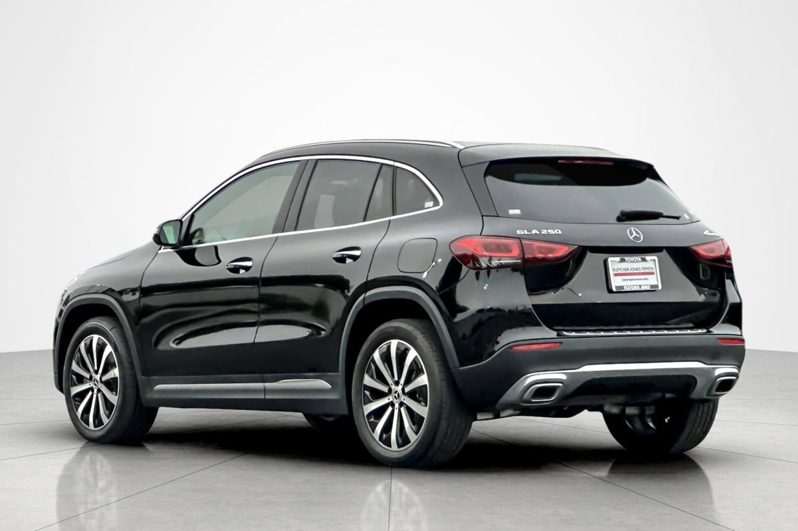 Used 2023 Mercedes-Benz GLA 250 4MATIC w/ Premium Package image 3