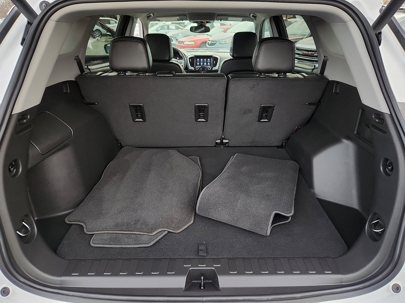 Used 2024 GMC Terrain SLT w/ Infotainment Package II image 35