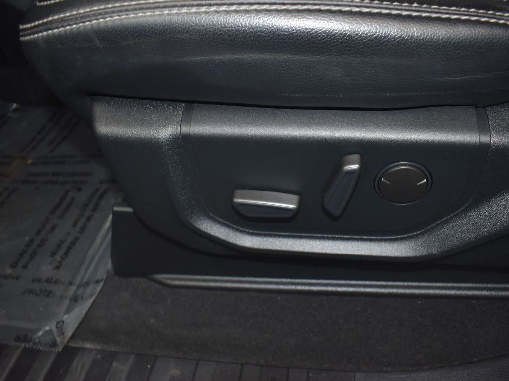 Certified 2020 Ford F350 Lariat w/ Lariat Value Package image 15