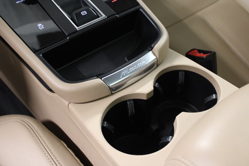 Certified 2022 Porsche Macan image 25