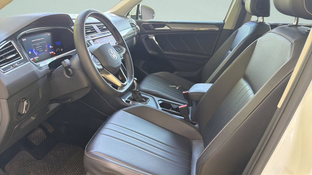 Certified 2022 Volkswagen Tiguan SE FWD image 33