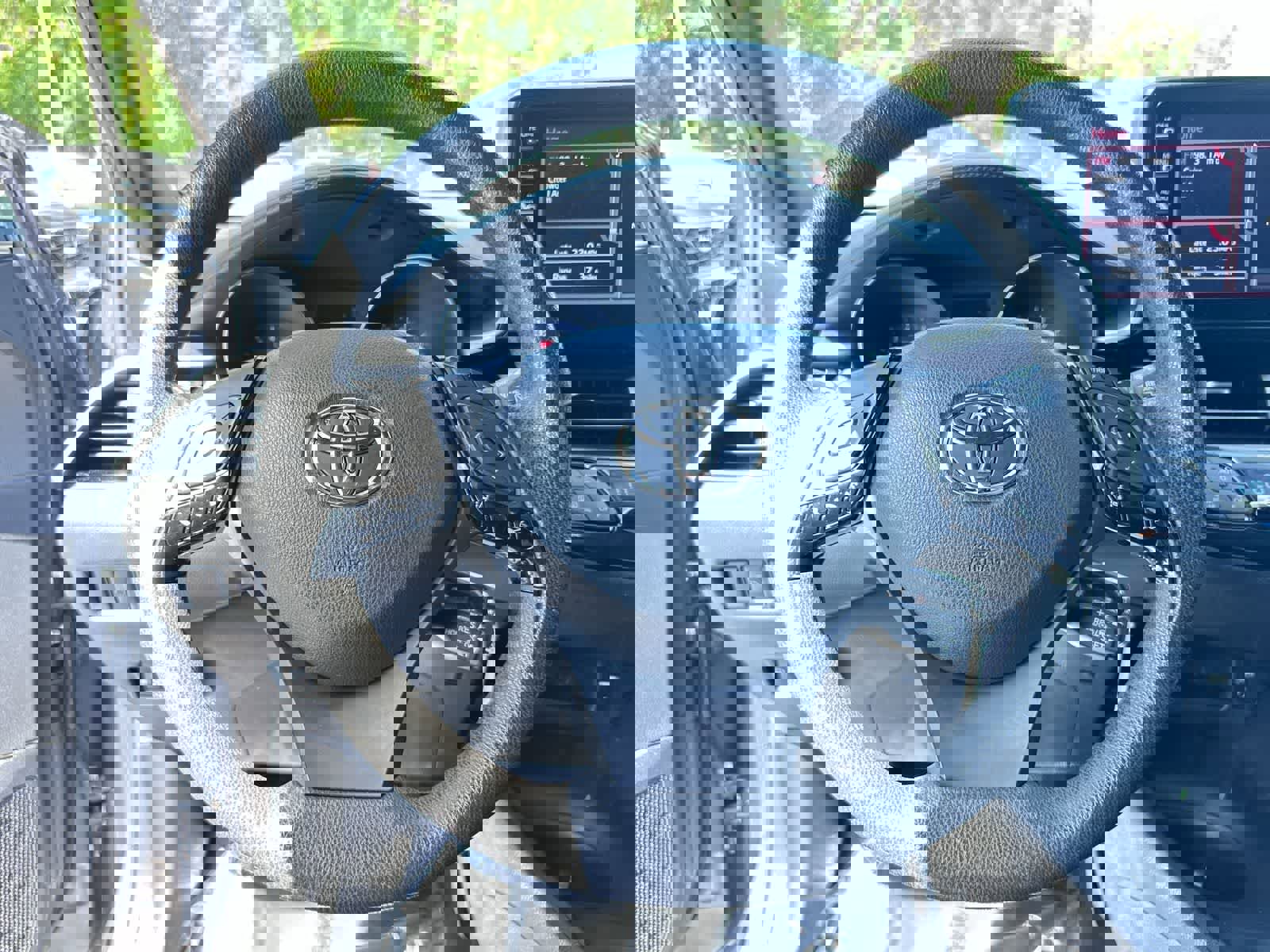 Used 2019 Toyota C-HR LE image 16