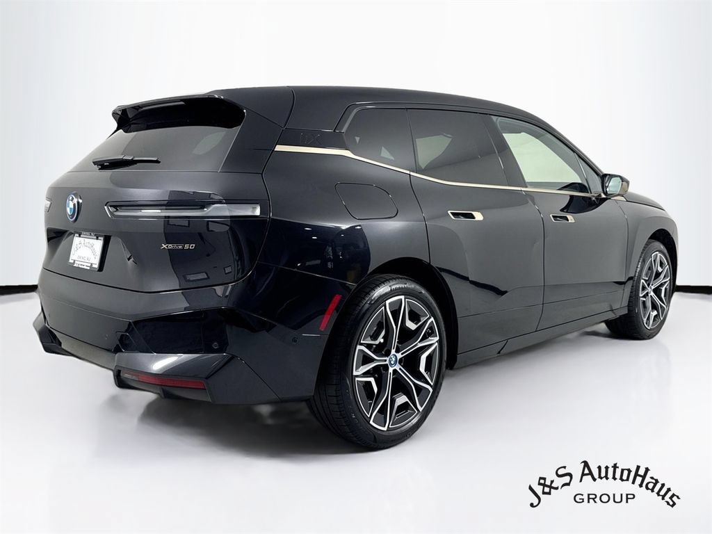 Used 2024 BMW iX xDrive50 w/ Premium Package AWD/4WD image 7