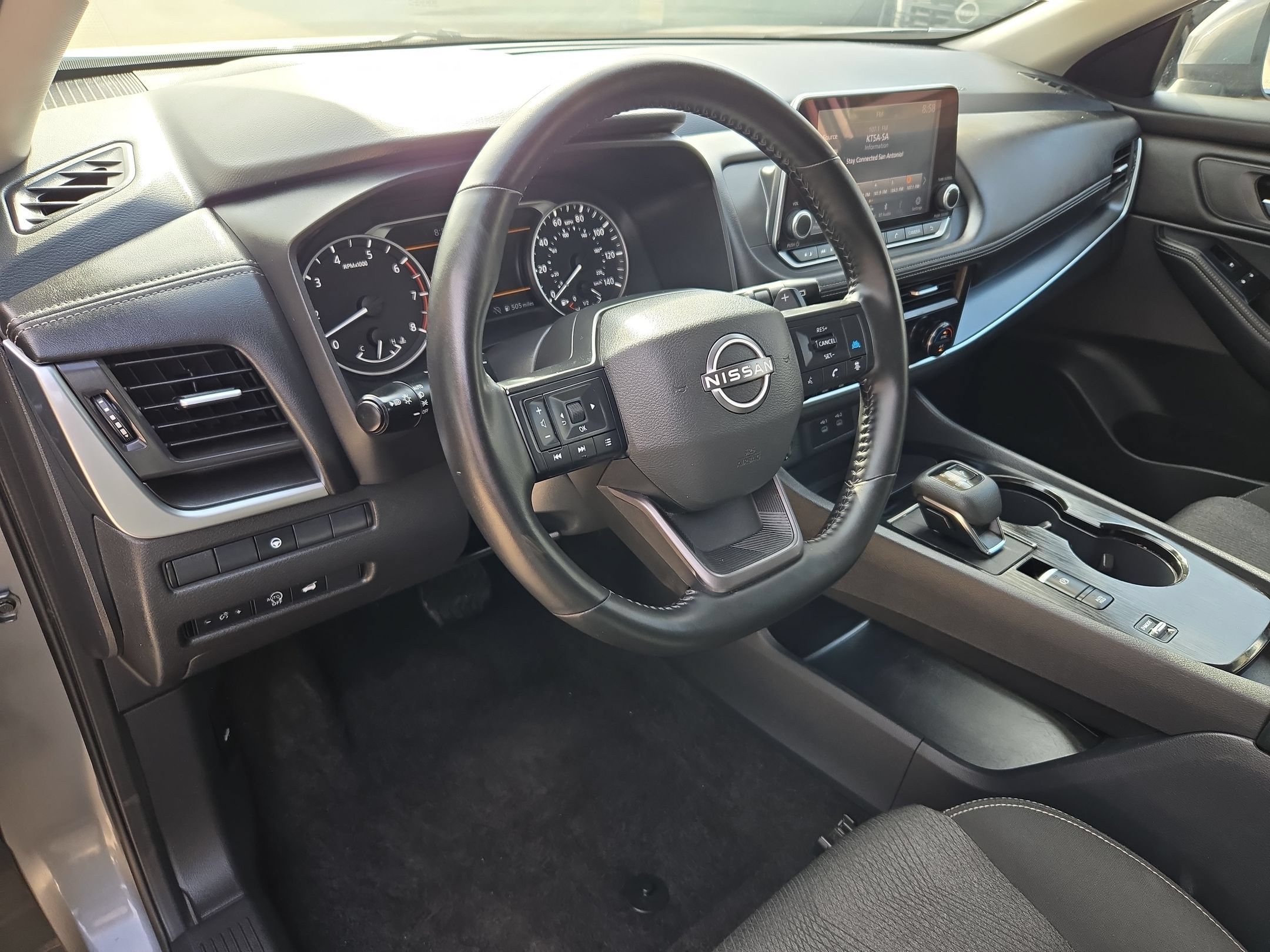 Certified 2025 Nissan Rogue SV FWD image 10