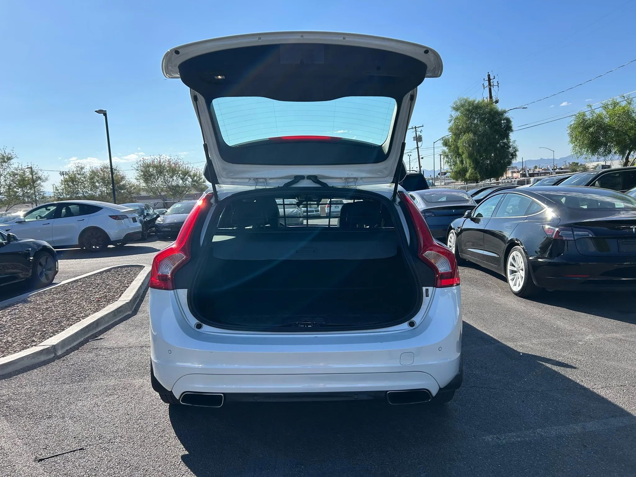 Used 2016 Volvo V60 T5 Platinum image 7