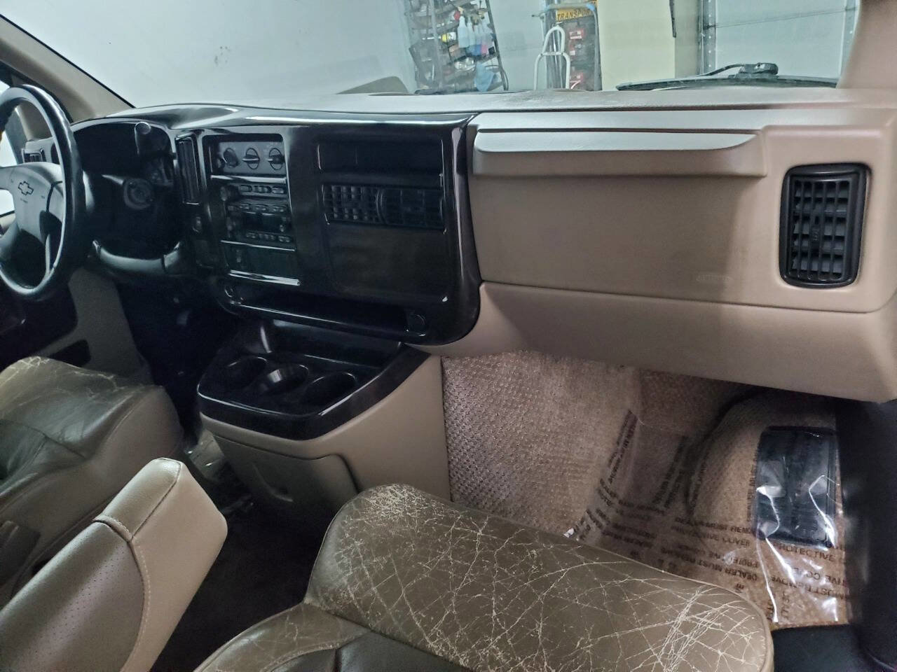 Used 2006 Chevrolet Express 1500 w/ Preferred Equipment Group RWD image 13
