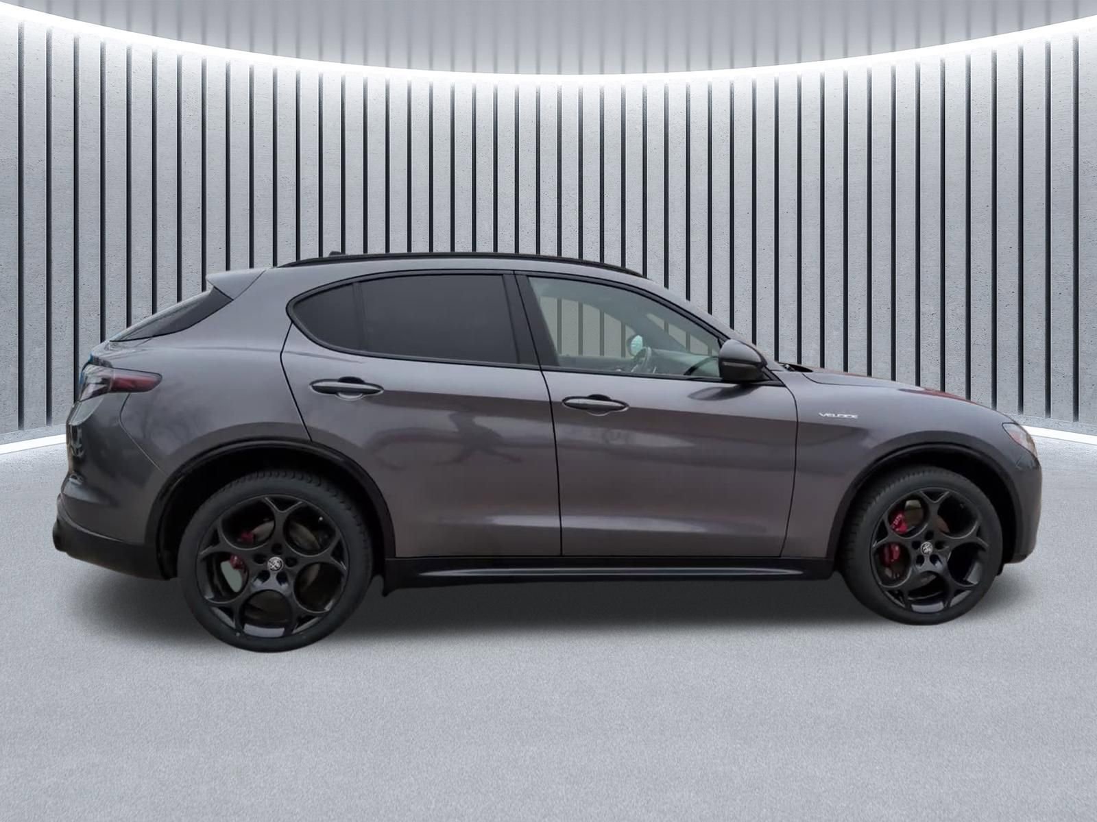 Used 2024 Alfa Romeo Stelvio Veloce AWD/4WD image 6
