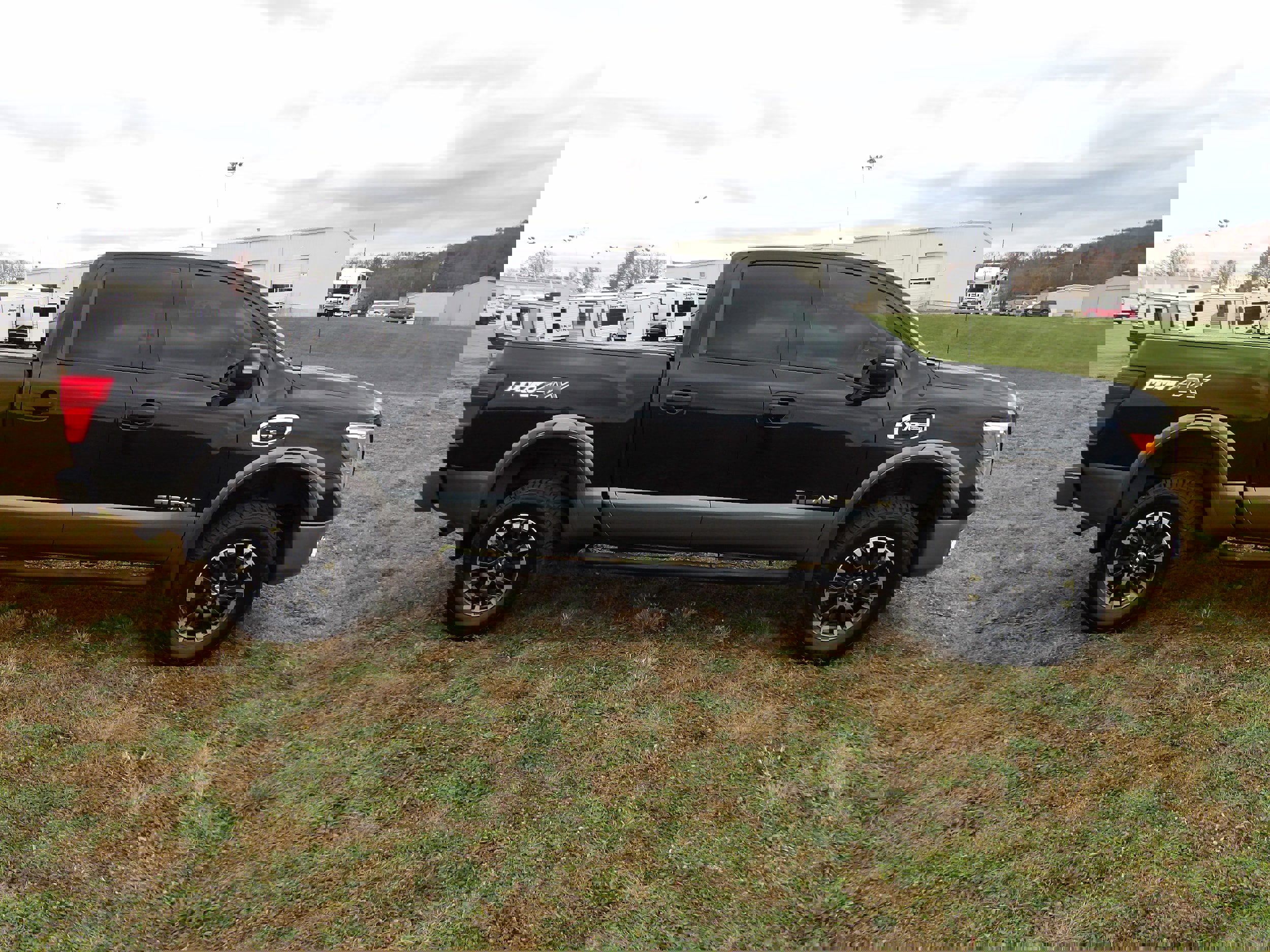 Used 2017 Nissan Titan PRO-4X image 6