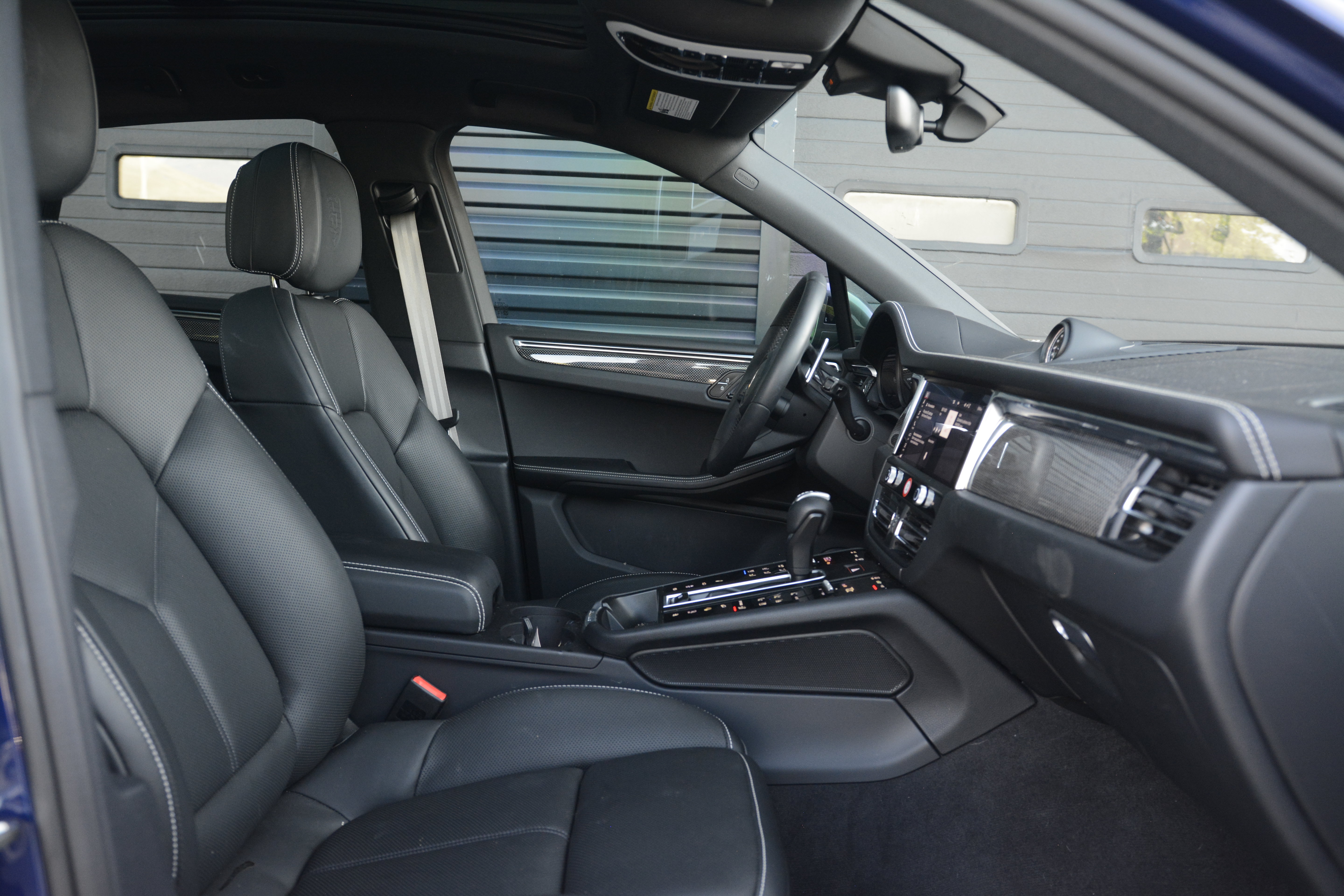 Certified 2026 Porsche Macan Turbo AWD/4WD image 18
