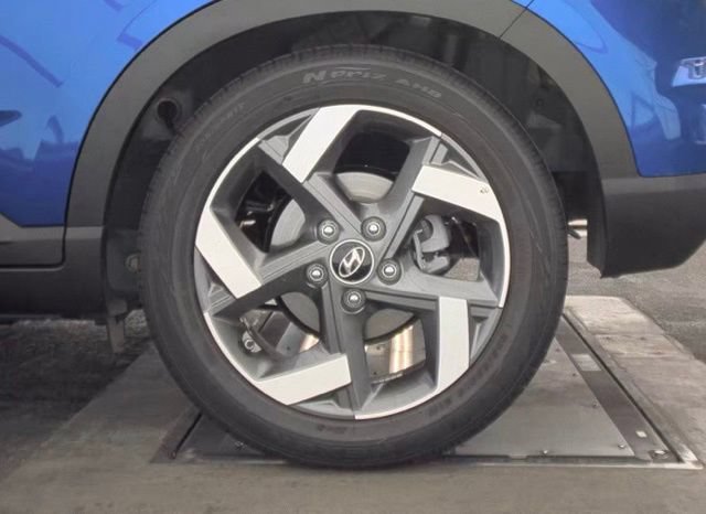 Used 2025 Hyundai Venue Limited FWD image 12
