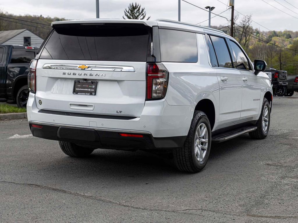 Used 2022 Chevrolet Suburban LT AWD/4WD image 4