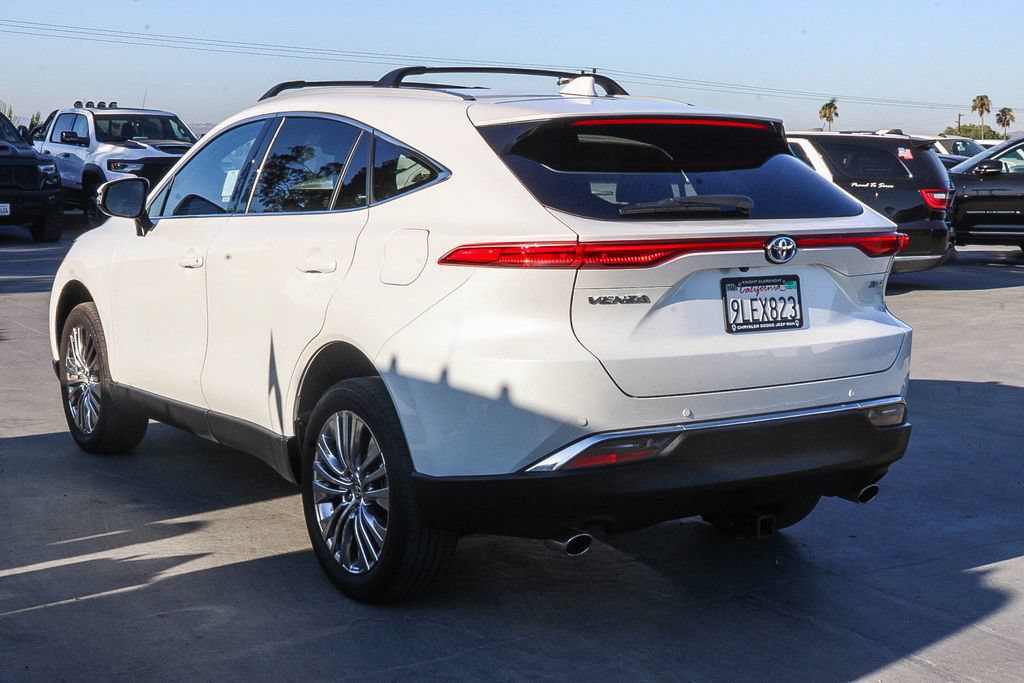 Used 2024 Toyota Venza XLE AWD/4WD image 6