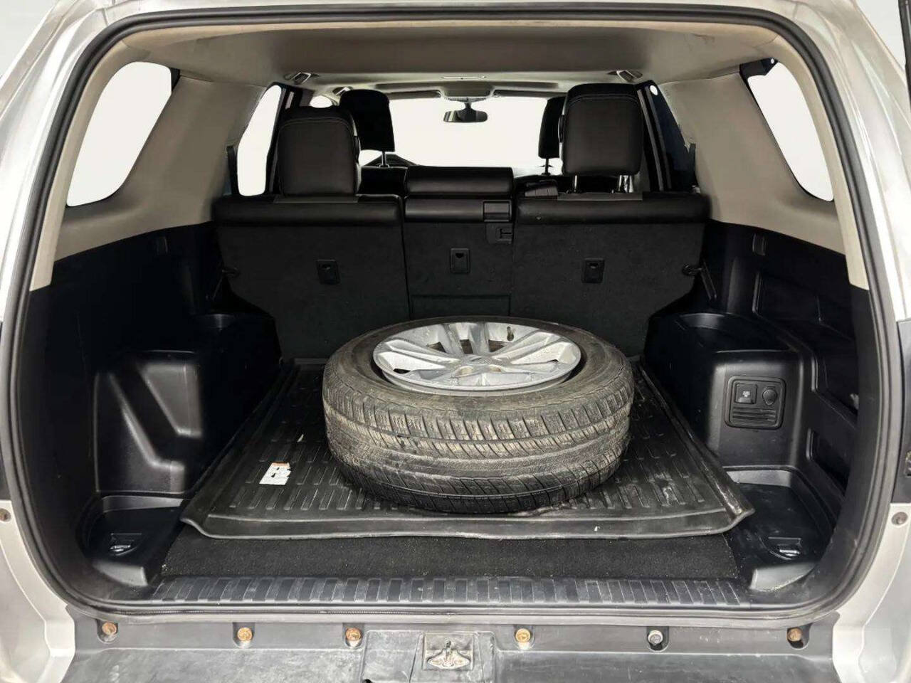 Used 2017 Toyota 4Runner SR5 Premium AWD/4WD image 6