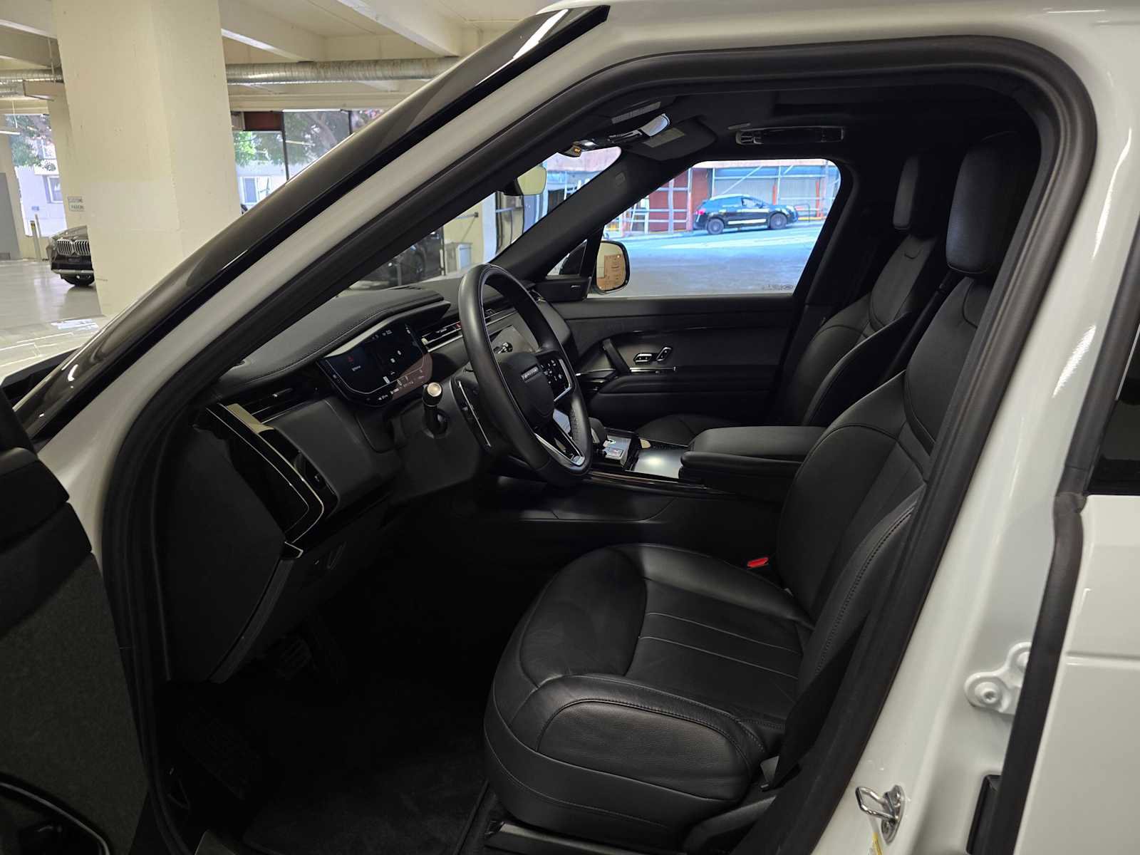 Used 2025 Land Rover Range Rover Sport image 23