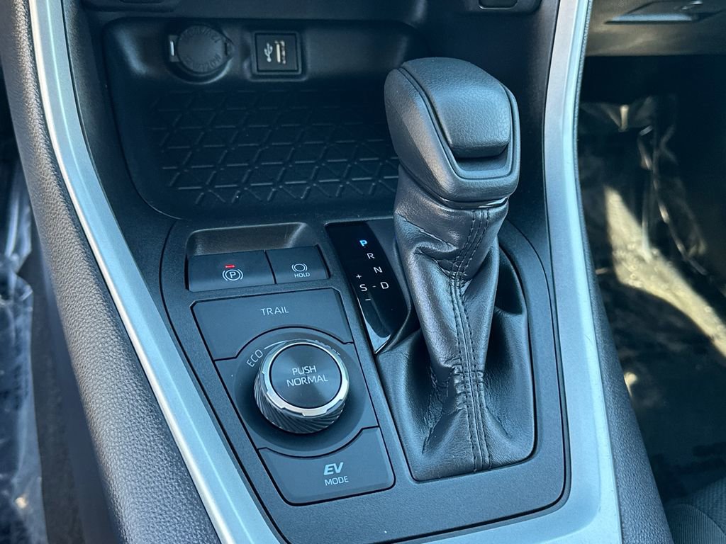 Used 2025 Toyota RAV4 XLE image 23