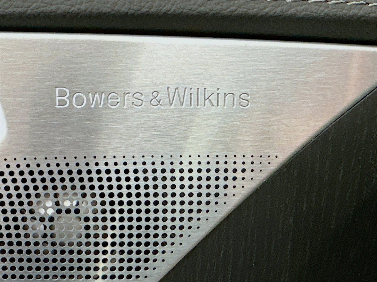 Used 2024 Volvo XC90 T8 Ultimate w/ Lounge Package image 19