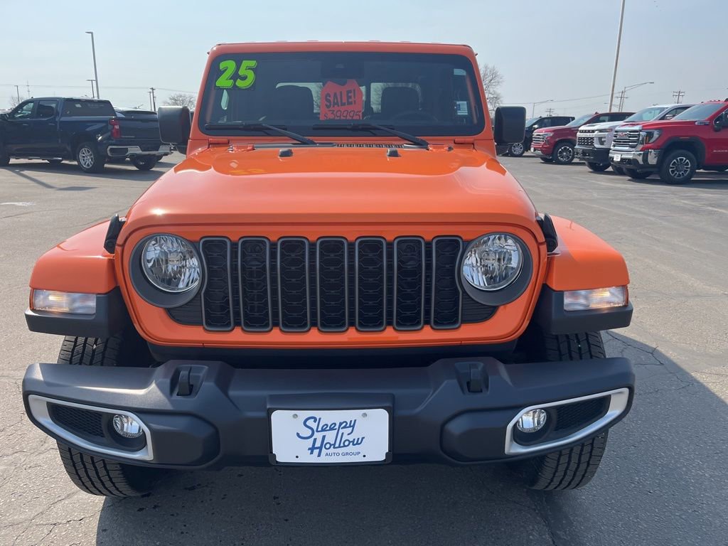 Used 2025 Jeep Gladiator Sport image 2