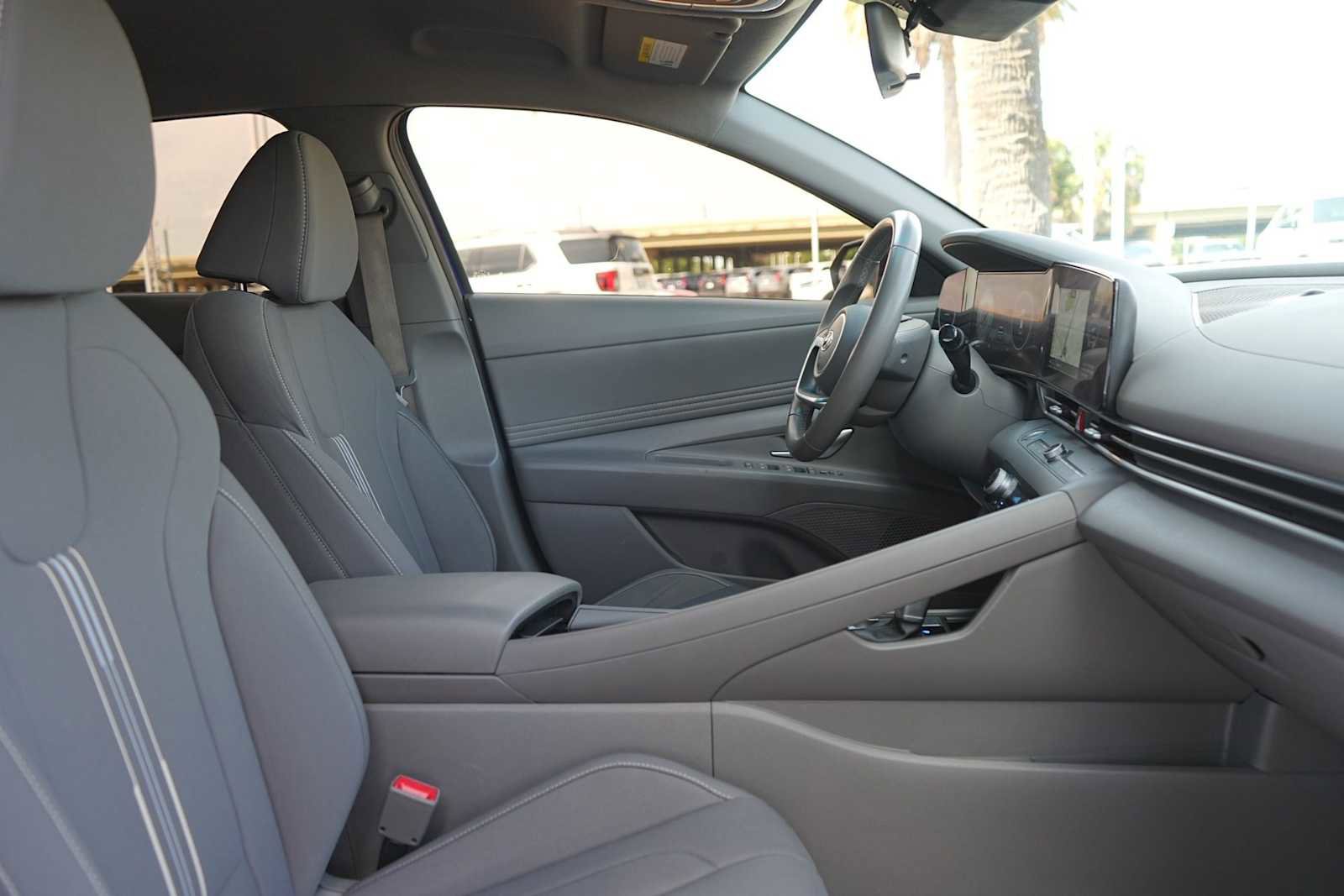 Used 2023 Hyundai Elantra SEL w/ Convenience Package FWD image 15