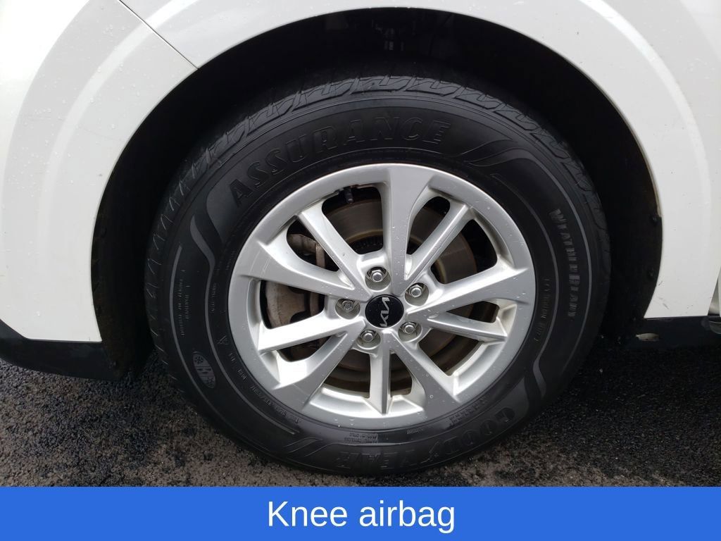 Used 2022 Kia Carnival LX image 27