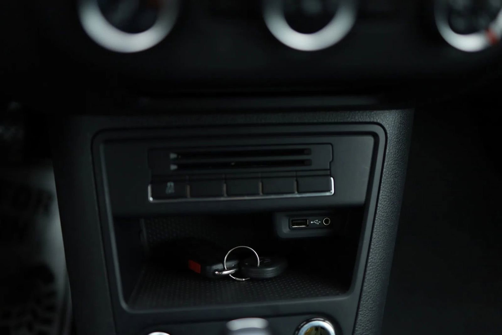 Used 2017 Volkswagen Tiguan S image 25