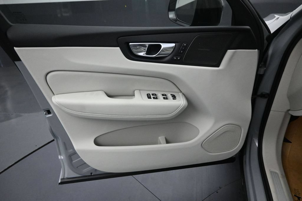New 2026 Volvo XC60 T8 Ultra w/ Protection Package Premier AWD/4WD image 10